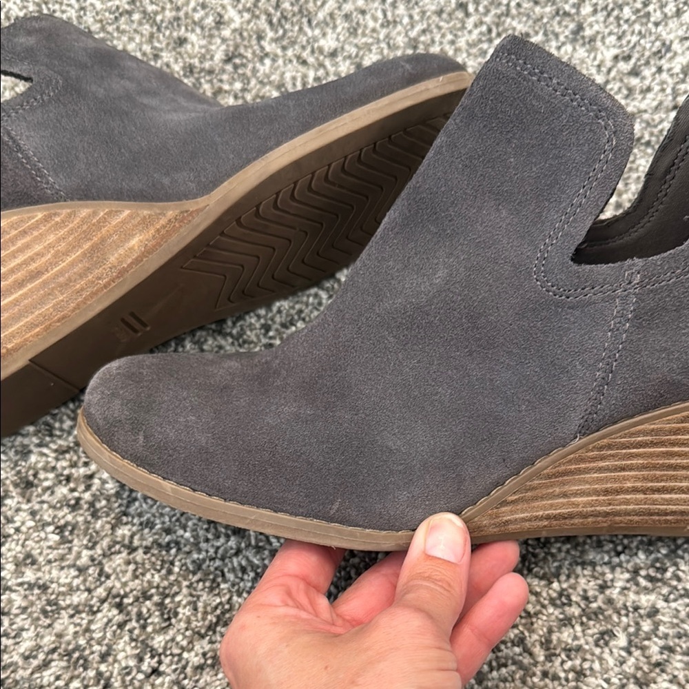 TOMS Women’s Kallie Suede Boots - Picture 6 of 7
